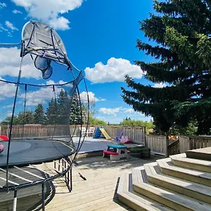 Cozy Basement Suite-溫馨小屋 Designated Parking , Calgary Canada